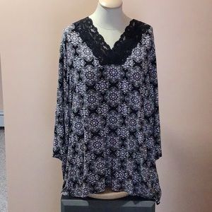 📦 Lace Trim Tunic